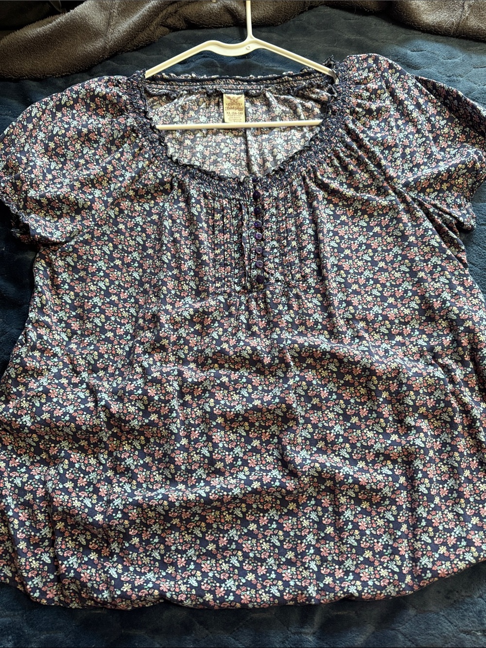 Faded Glory Navy Floral Puff-Sleeve Blouse